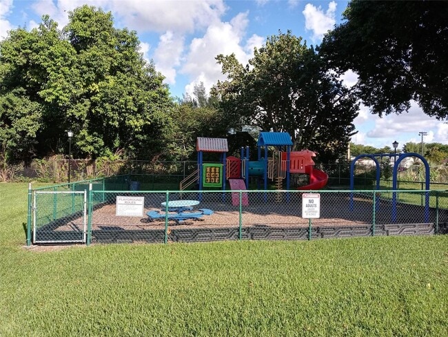 Building Photo - 2944 E Missionwood Ln