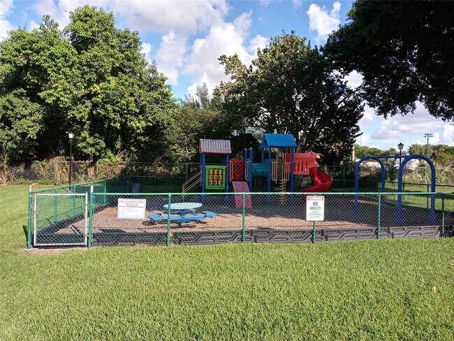 Foto del edificio - 2944 E Missionwood Ln