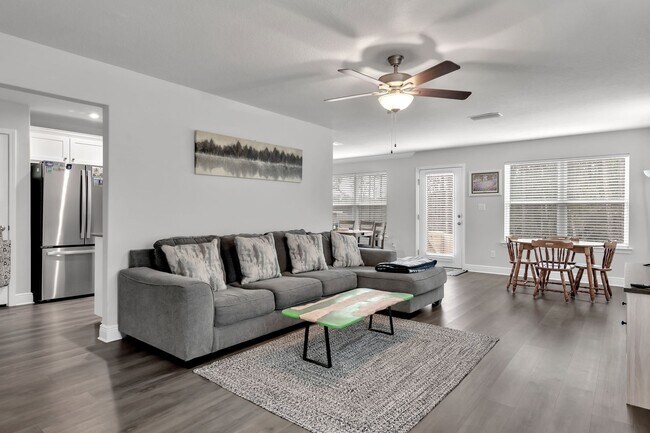Foto del edificio - Comfortable 4BR Pensacola Home with Open L...