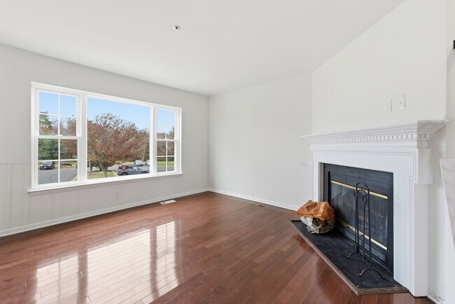 Foto del edificio - Lovely 3 BR/2.5 BA Townhome in District He...