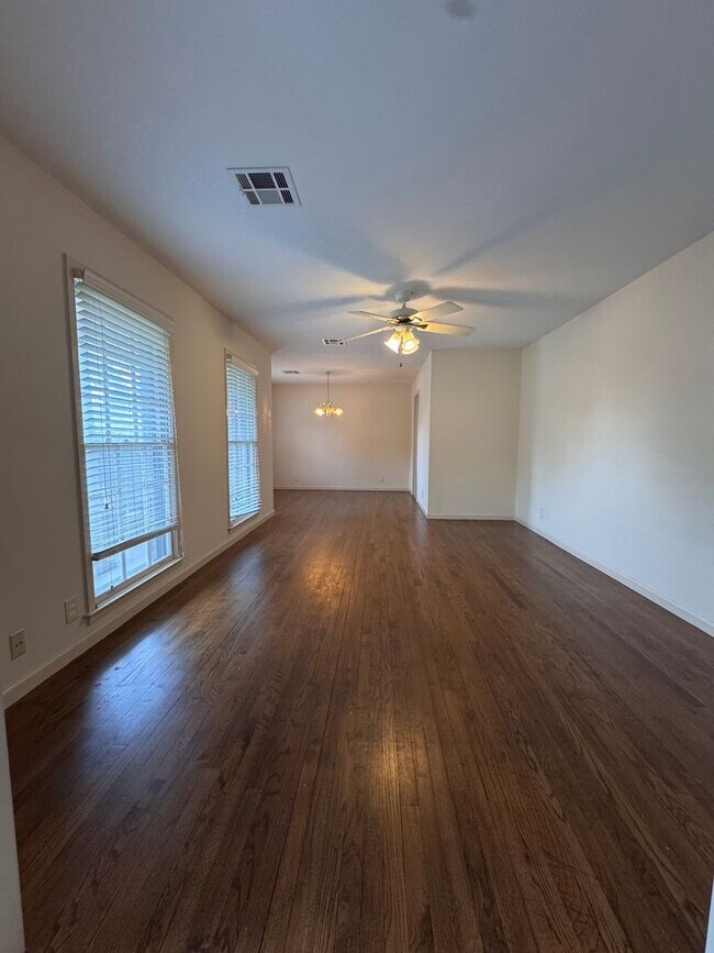 Foto del edificio - 572 Farmington Rd