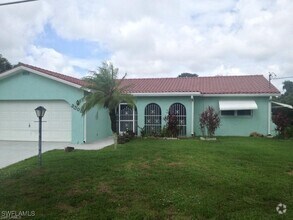 Building Photo - 2505 Lakeview Dr