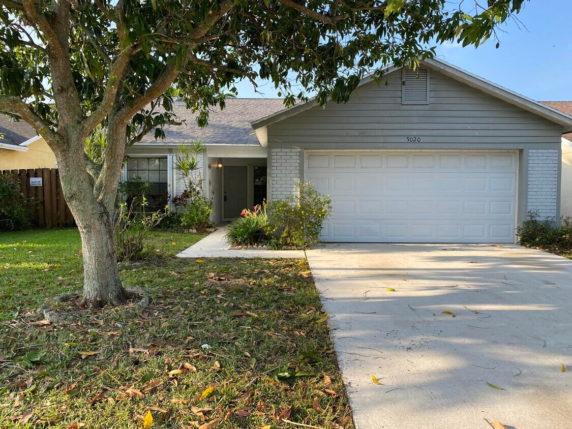Primary Photo - 5020 Arbor Glen Cir