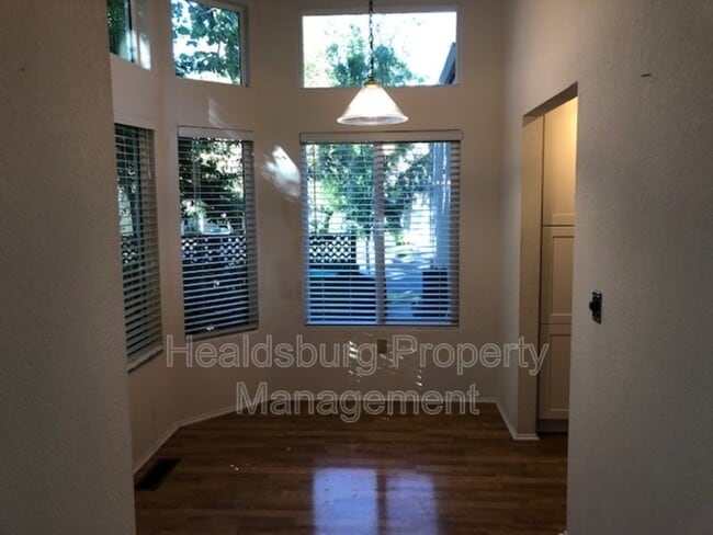 Foto del edificio - 1304 Foothill Dr