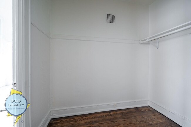 Foto del edificio - 4903 N Christiana Ave