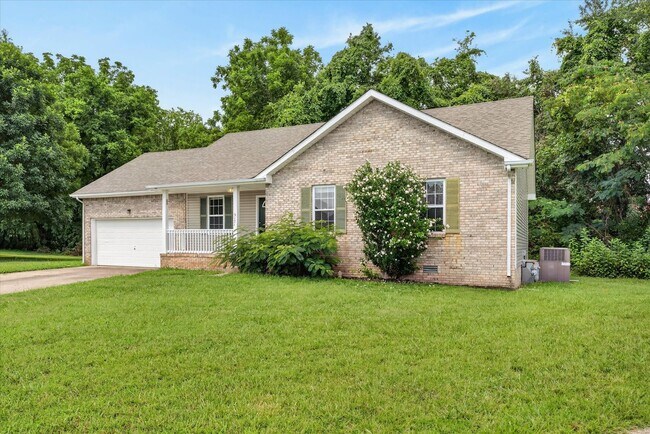 Building Photo - Three Bedroom in Sango!