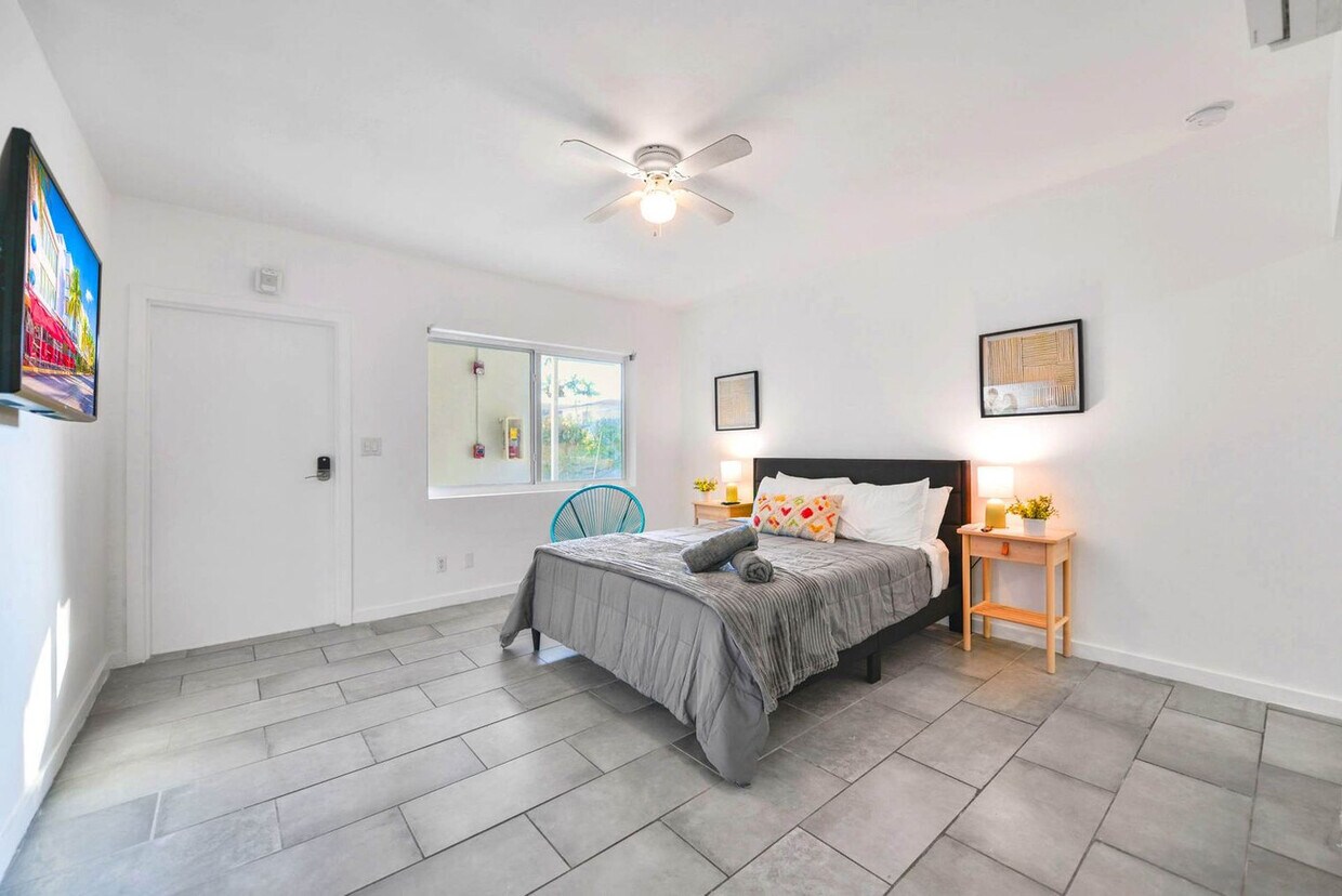 Foto principal - 515 NE 82nd St