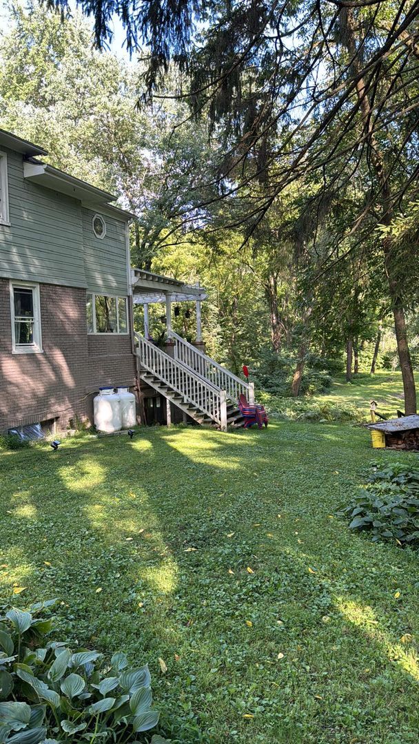 Foto del edificio - Riverfront home in a quiet spot, 3 acres, ...