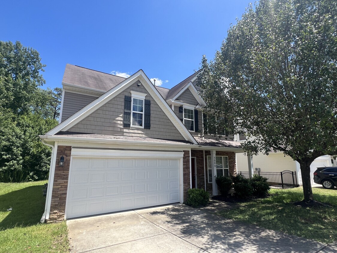 Primary Photo - 5008 Centerview Dr