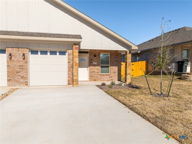 Building Photo - 4905 Rose Gdn Lp