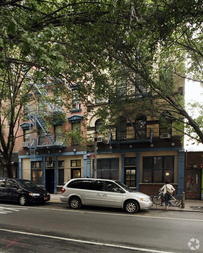 Primary Photo - 13 Clinton St