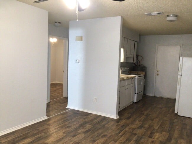 Foto del edificio - 304 E Oakdale St