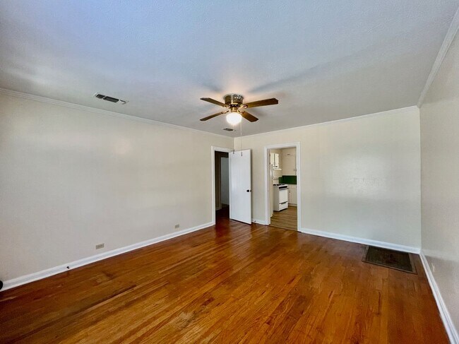 Foto del edificio - 705 Runnels Ave