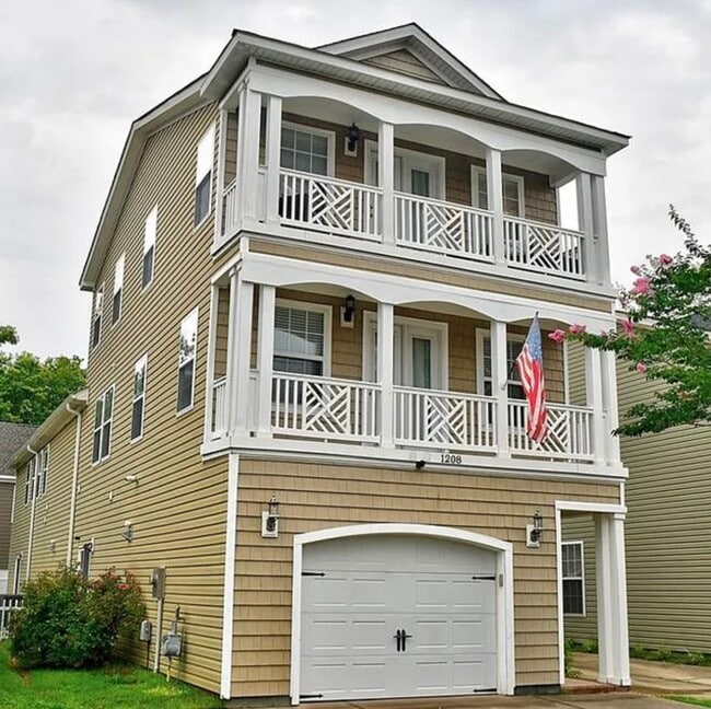 Building Photo - 1208 Mediterranean Ave