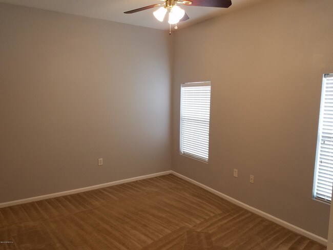 Foto del edificio - 7920 Merrill Rd