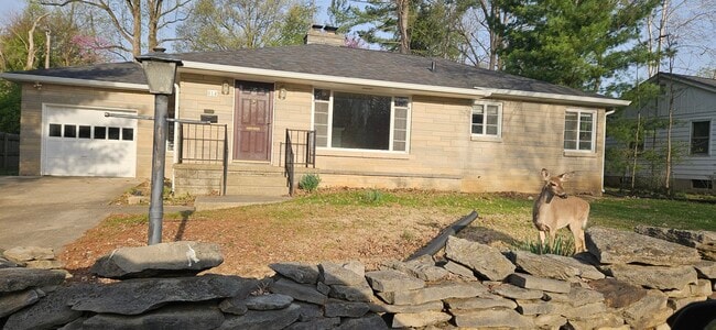 Building Photo - 814 S Eastside Dr