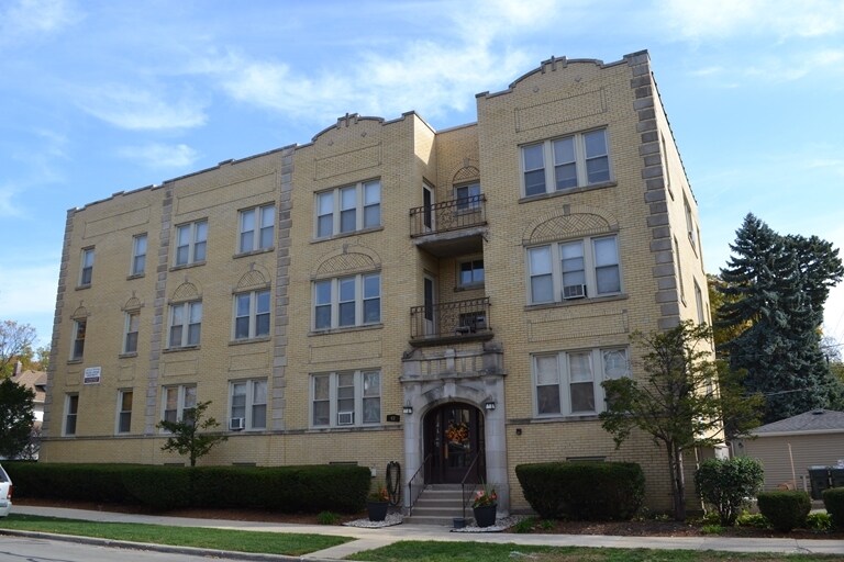 119 Forest Ave, Riverside, IL 60546 Apartments in Riverside, IL