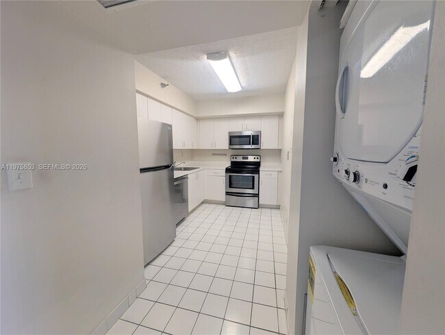 Foto del edificio - 3300 NE 191st St