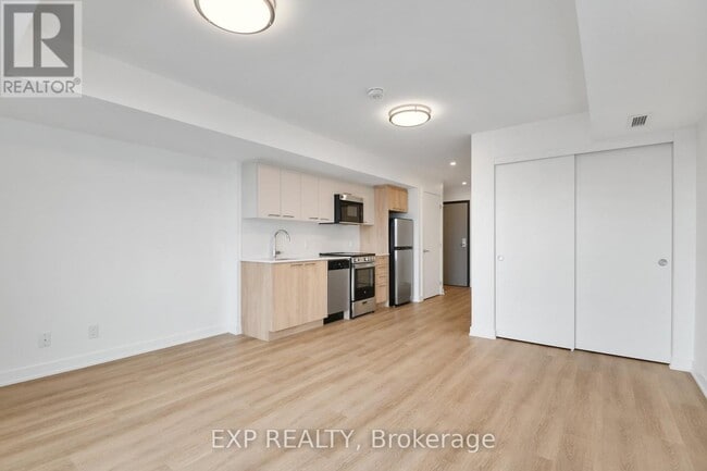 Building Photo - 19 Robinson Ave