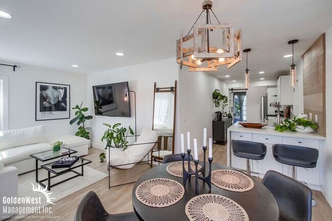 Foto del edificio - Beautifully Remodeled 4Bdm 2Ba Home with Detached Room/Gym Home in Talmadge Neighborhood.