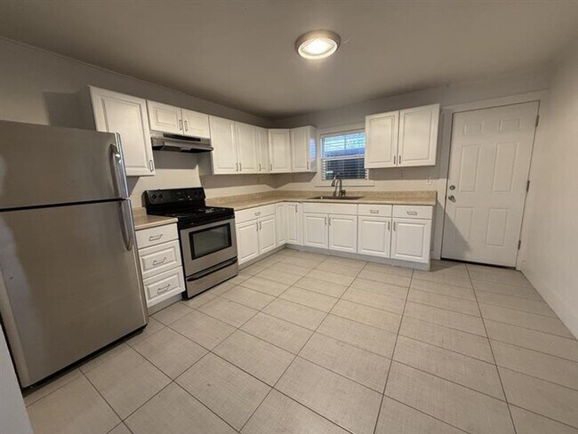 Building Photo - WHPH0101