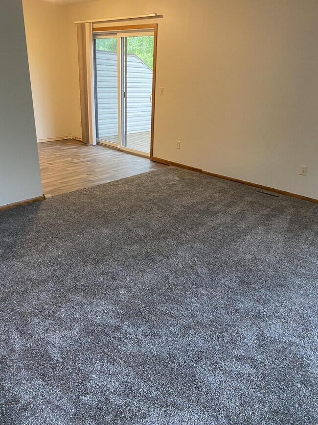 Foto del edificio - 1251 Greenbriar Ct