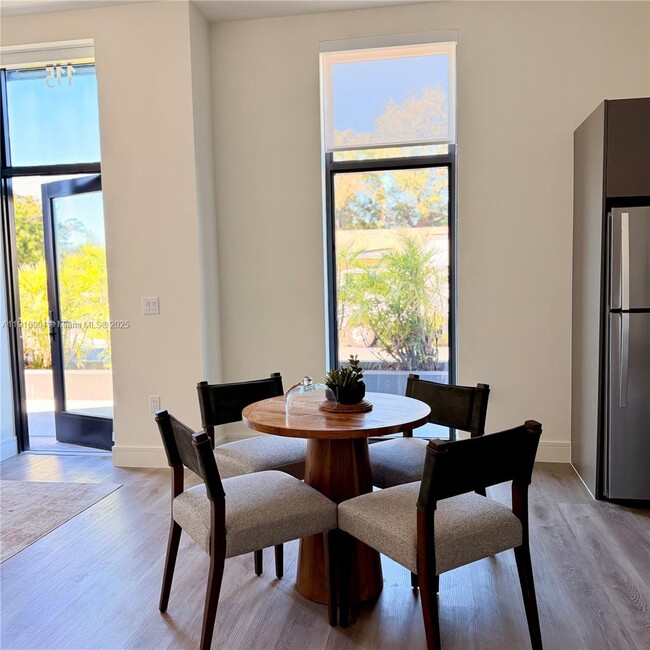 Building Photo - 3801 N Dixie Hwy