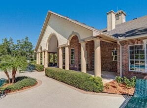 Building Photo - 7800 Point Meadows Dr