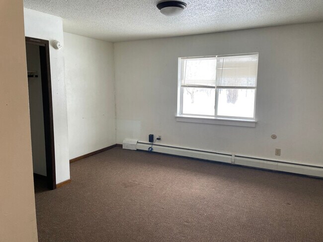 Foto del edificio - 320 Oak Ave N