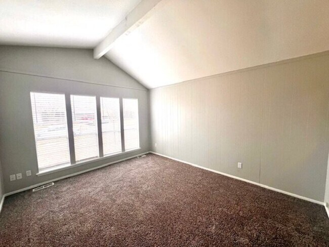 Foto del edificio - 313 N Cedar St