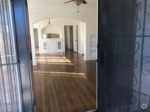 Building Photo - 2833 Somerset Dr