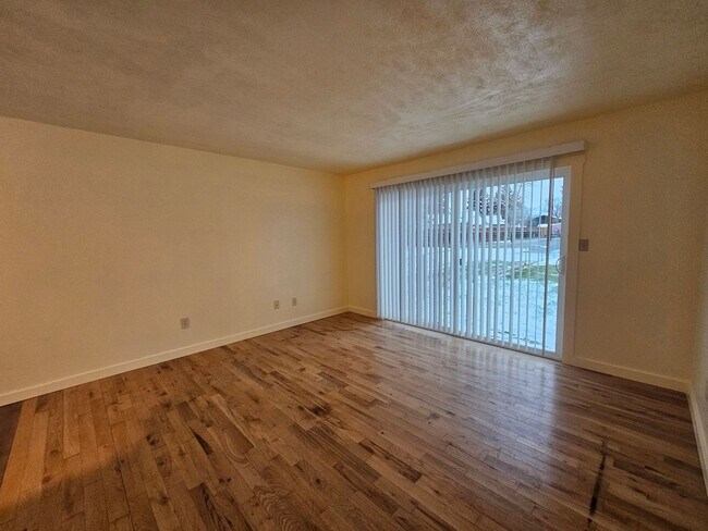 Building Photo - WYO2102