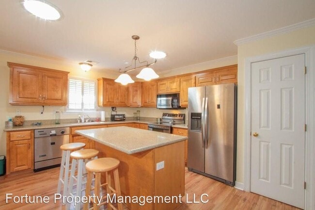 Building Photo - 4 br, 2.5 bath House - 1851 Providence Chu...