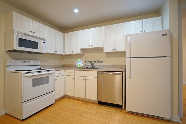 Building Photo - 40 Boylston St