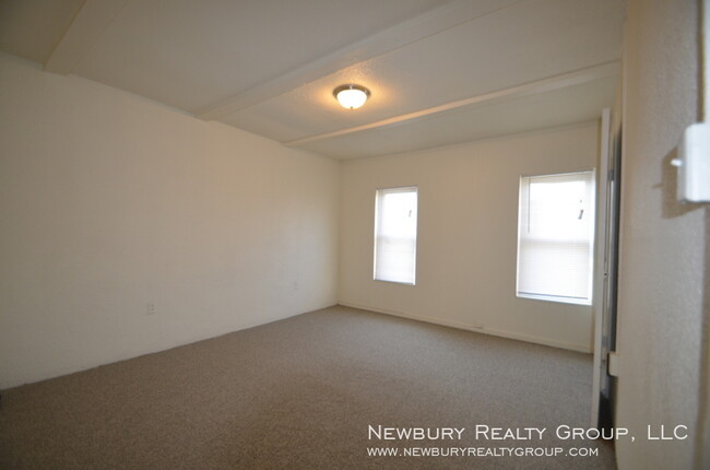 Foto del edificio - Two-Bedroom Townhouse Available Soon!