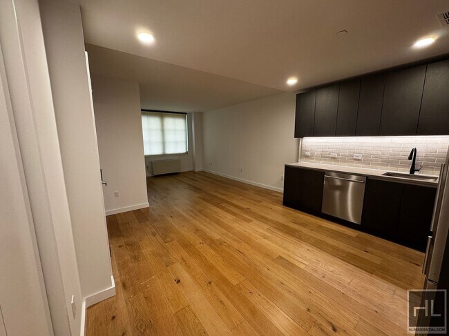 Foto del edificio - NORTHERN BOULEVARD