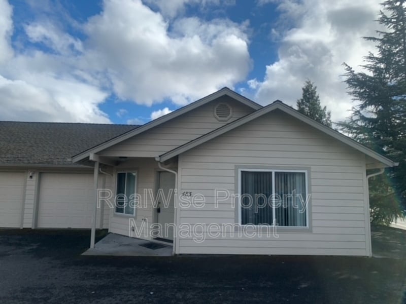 483 W Park St, Grants Pass, OR 97527 Condo for Rent in Grants Pass