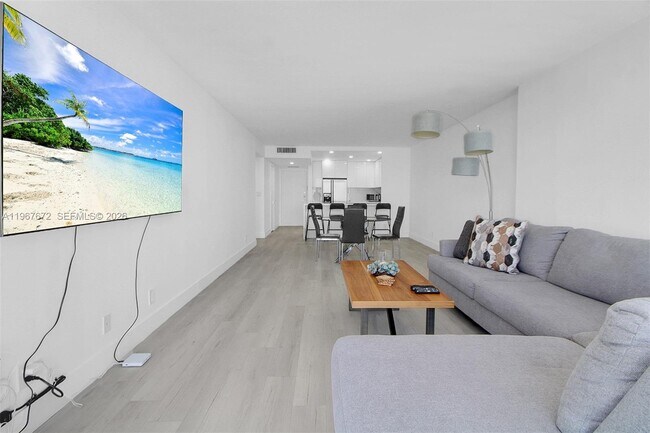 Building Photo - 200 Leslie Dr