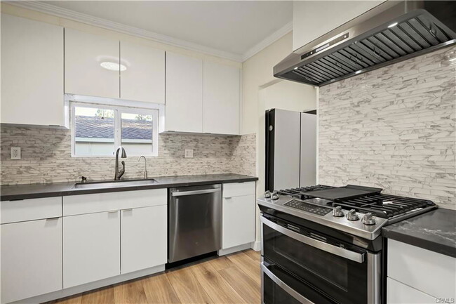 Foto del edificio - 4615 Grand Ave