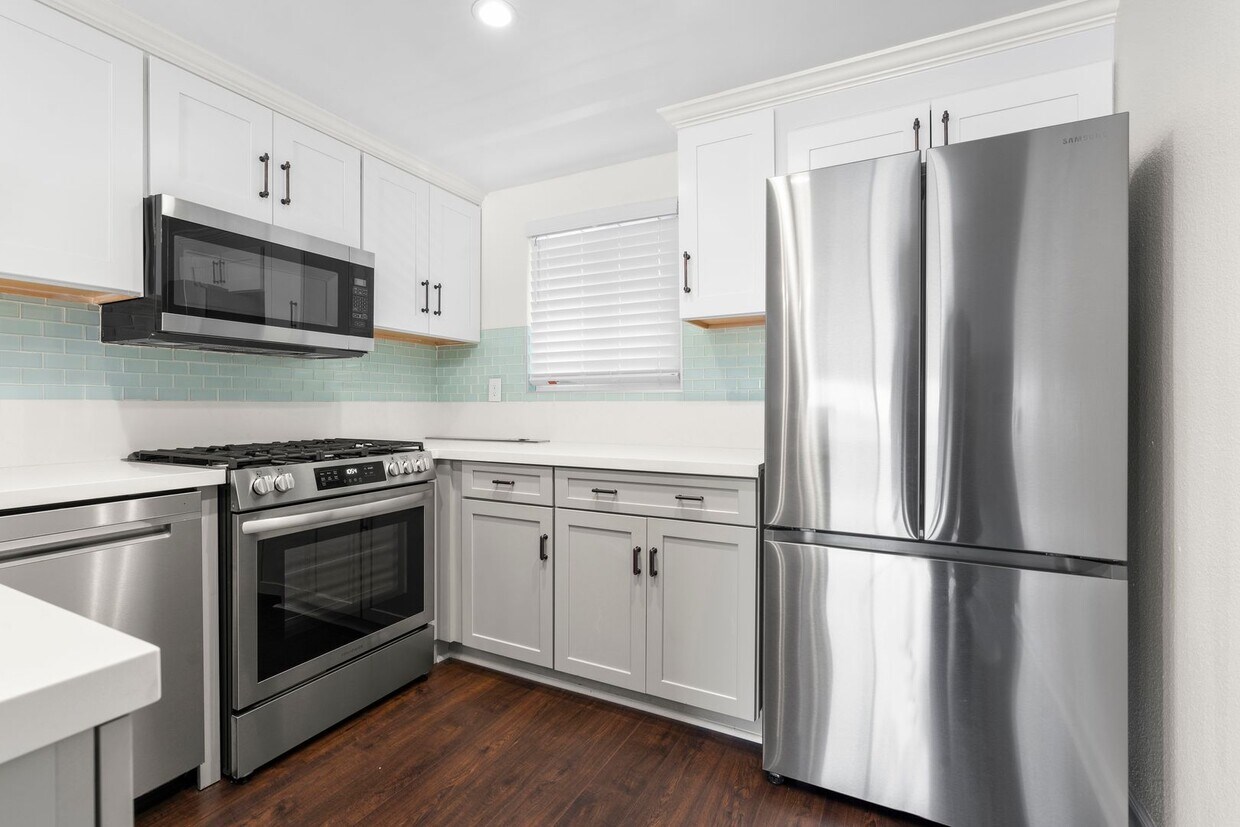 Primary Photo - 2 Bedroom, 2 Bathroom Condo for Rent – Che...