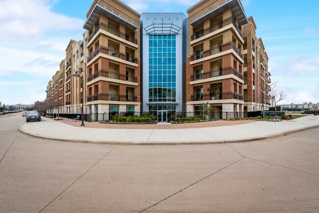 Building Photo - 1100 Lake Carolyn Pkwy