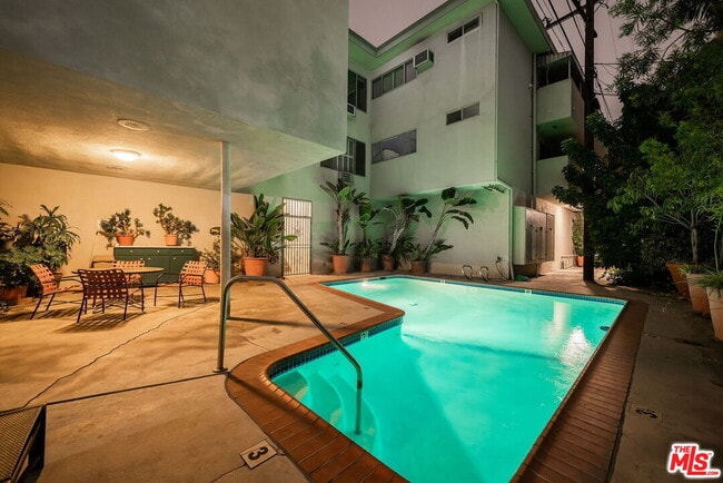 Foto del edificio - 645 Westmount Dr