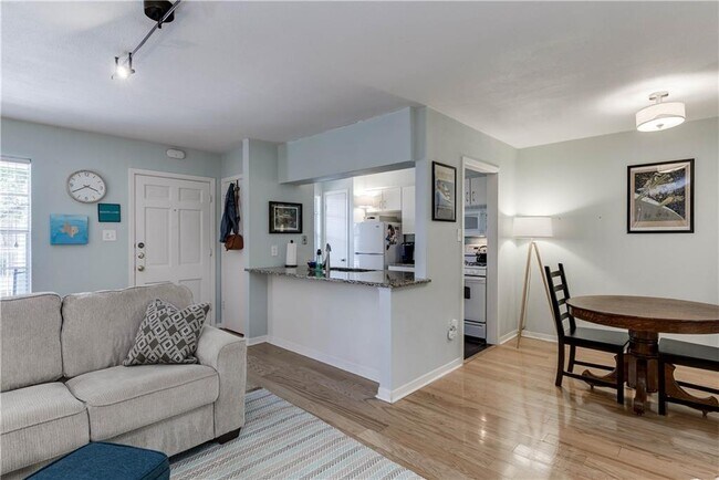 Building Photo - 1240 Barton Hills Dr