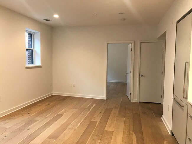 Foto del edificio - 129 W St NW