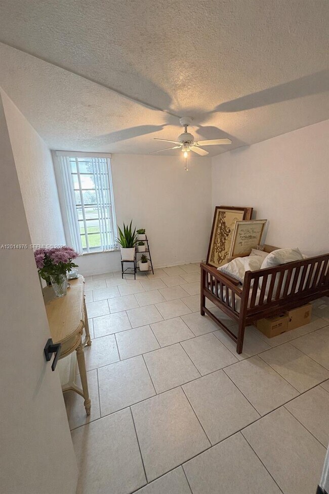 Building Photo - 310 Fontainebleau Blvd