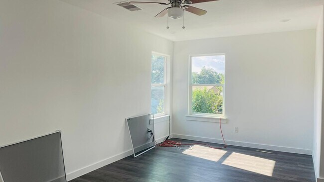 Building Photo - 8414 Sandra St