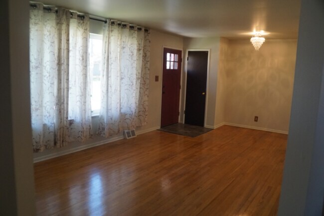 Building Photo - 2627 S Lowell Blvd
