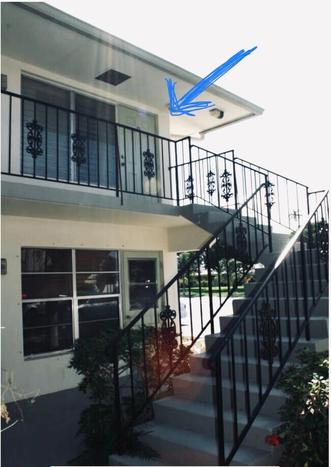 Building Photo - 3870 NE 22nd Ter