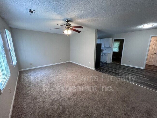 Foto del edificio - 2413 Robbins St