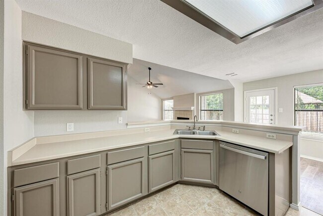 Foto del edificio - 7802 Van Dyke Dr